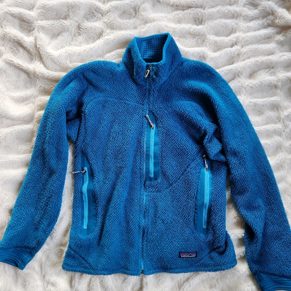 Patagonia size MEDIUM full zip with letter R on sleeve see photo , zippe…
